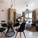 With Solarium In מארבלה