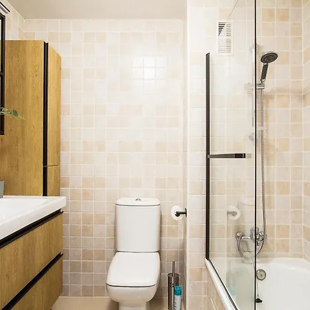 דירה With Solarium In מארבלה